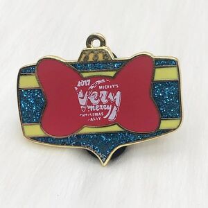 🔮 5/$25 Disney Mickey's Very Merry‎ Christmas Party 2017 Donald Ornament Pin